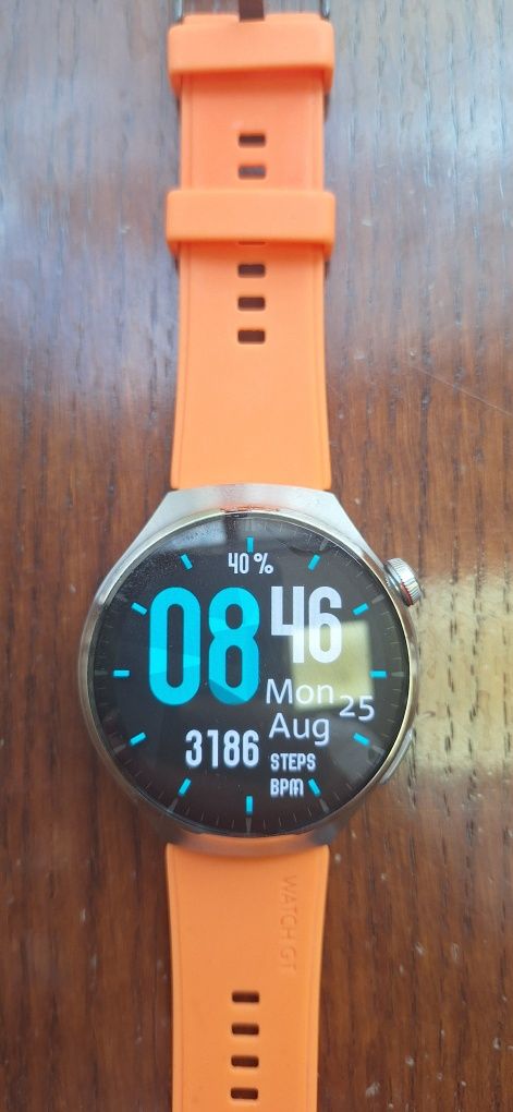 Продавам часовник  Huawei 4 pro
