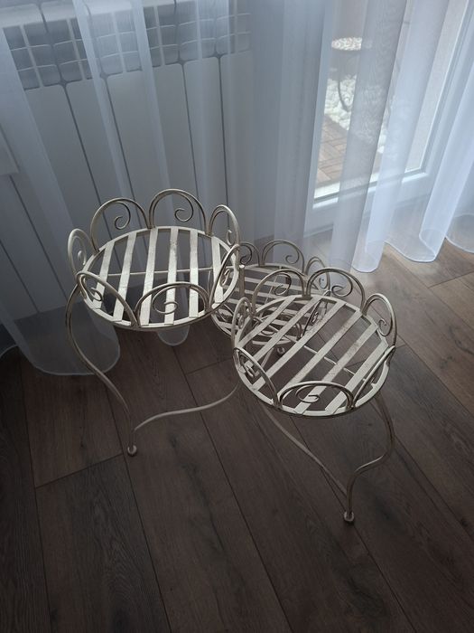 Здравейте продавам чисто нови цветарници!!