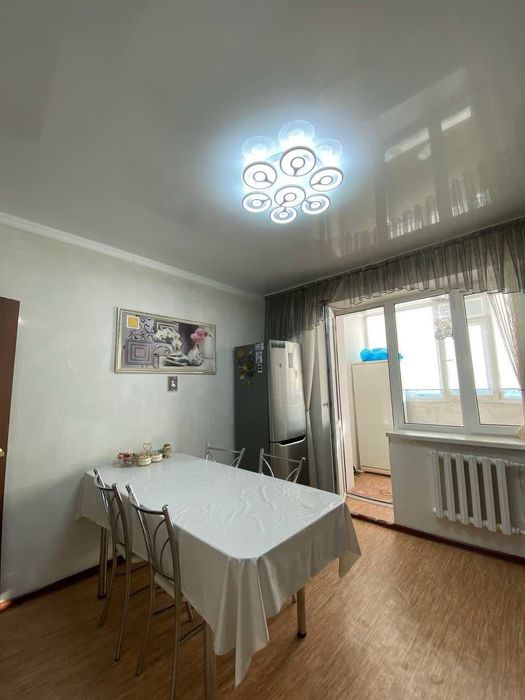 Продам стол стулями