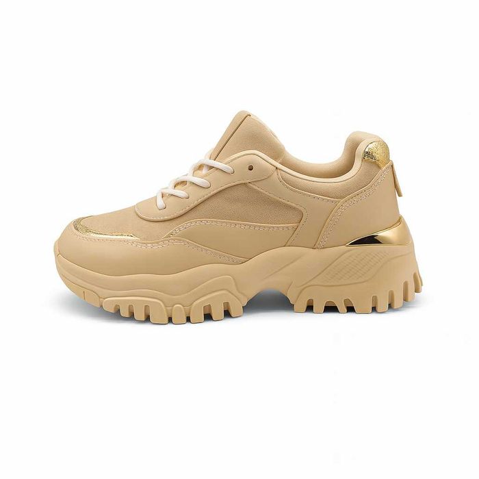 Дамски бежови сникърси с масивна подметка и златисти акценти
