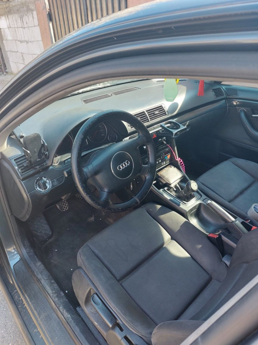 Vând Audi a4 b6  proprietar de 3 ani și ceva