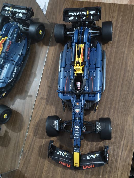 Продам лего болид ф1 РБ20 Б/У