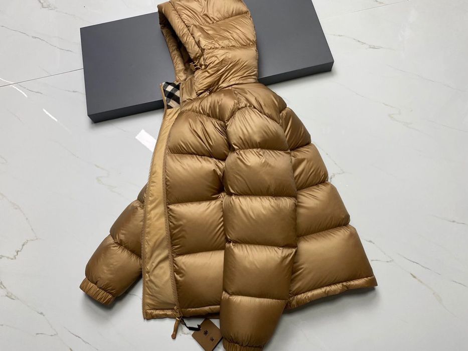 Geaca Burberry , calitate premium , pe comanda , noua , M