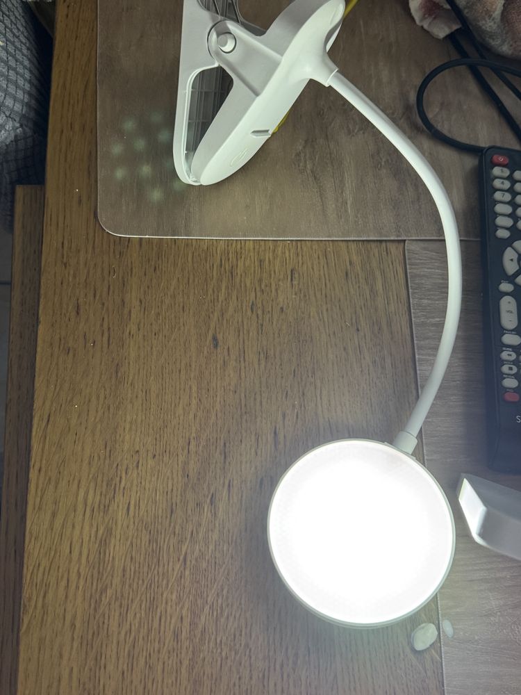 Lampa led alb sau negru
