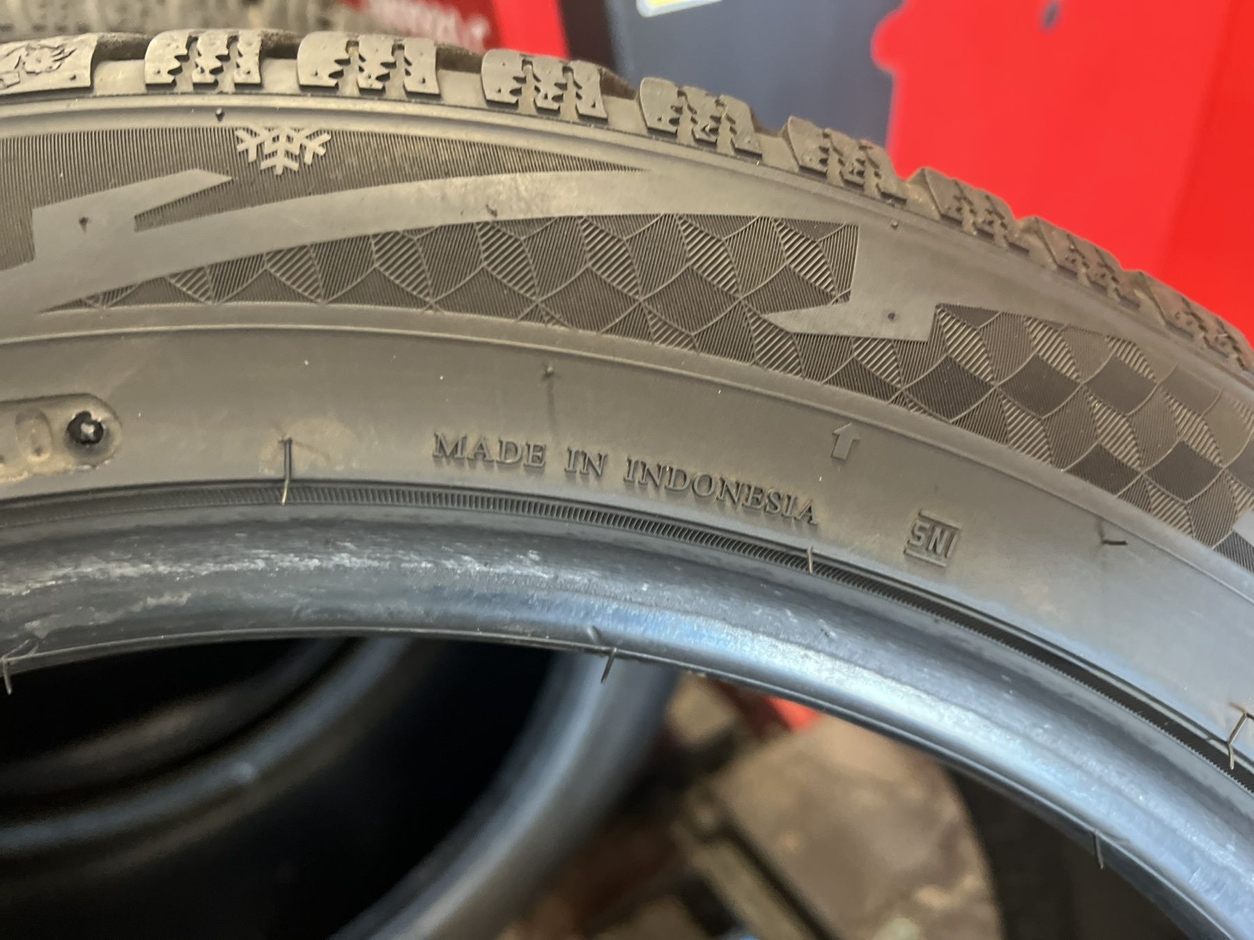 Зимни гуми 225/45R17 Armstrong