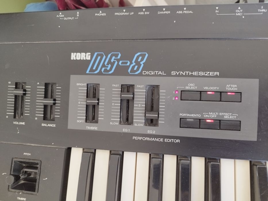 Синтезатор KORG DS8