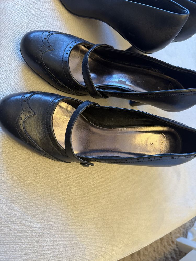 Обувки Clarks на висок ток 41 номер