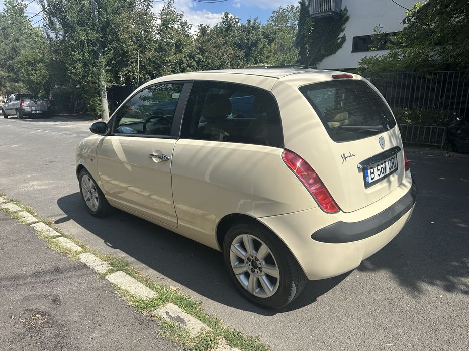 Lancia Ypsilon 1.4 benzina 132.000 km masina de oras