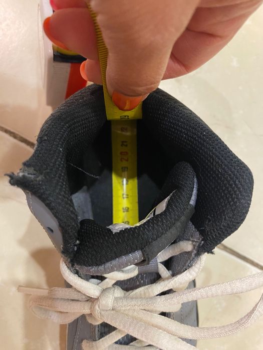 Маратонки Nike номер 37.5