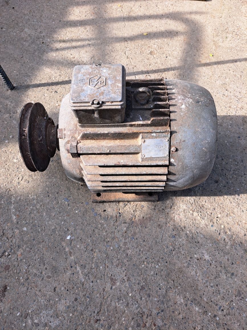 Vand motor electric la 380 V