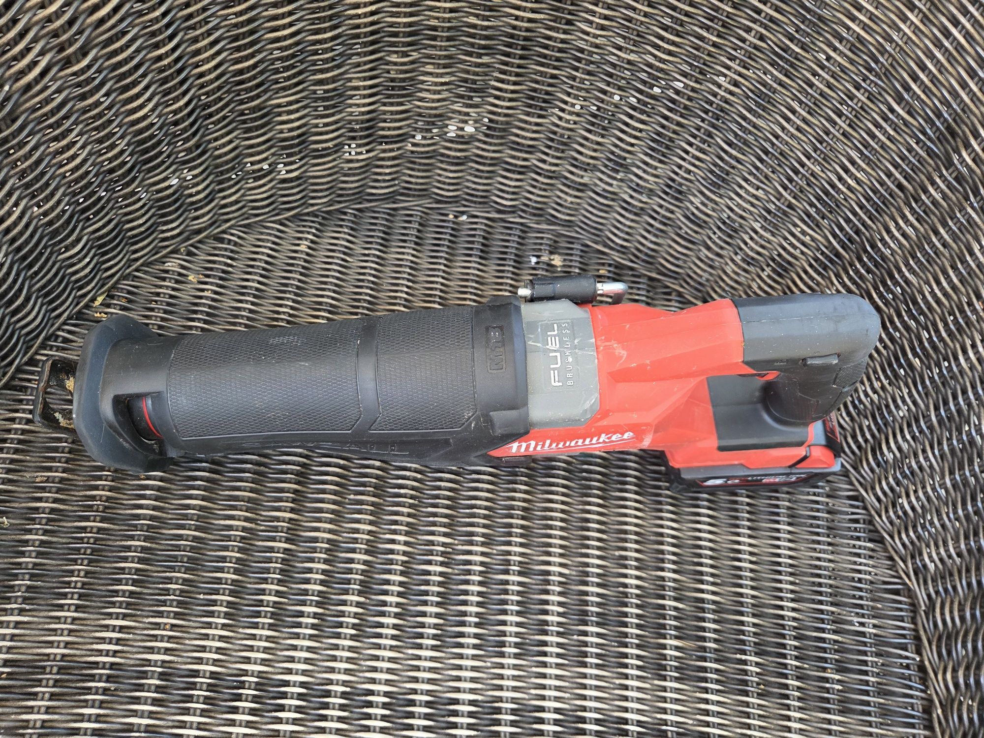Fierăstrău sabie 2024 Milwaukee M18 CSX + acumulator 5 ah
