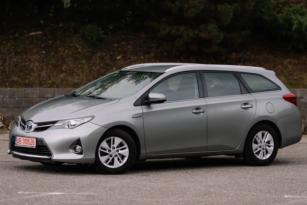 Toyota Auris Touring Sports 1.8 Hybrid Active | Automat | 2014 |