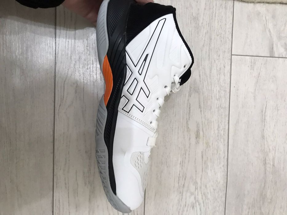 Кроссовки волейбольные