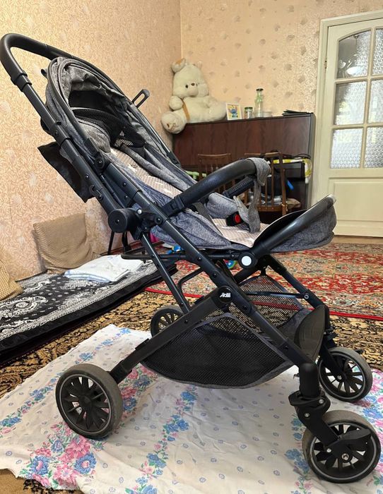 Коляска детская раскладывающаяся