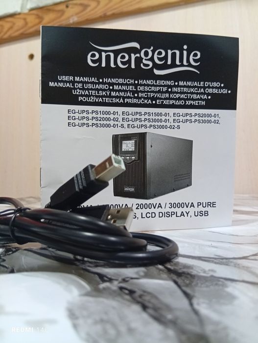 USB-какабель с разъемами USB Type-A и USB Type-B.