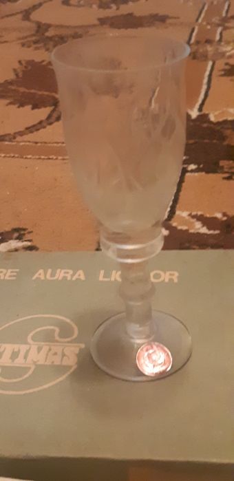 Pahare vechi din sticlă