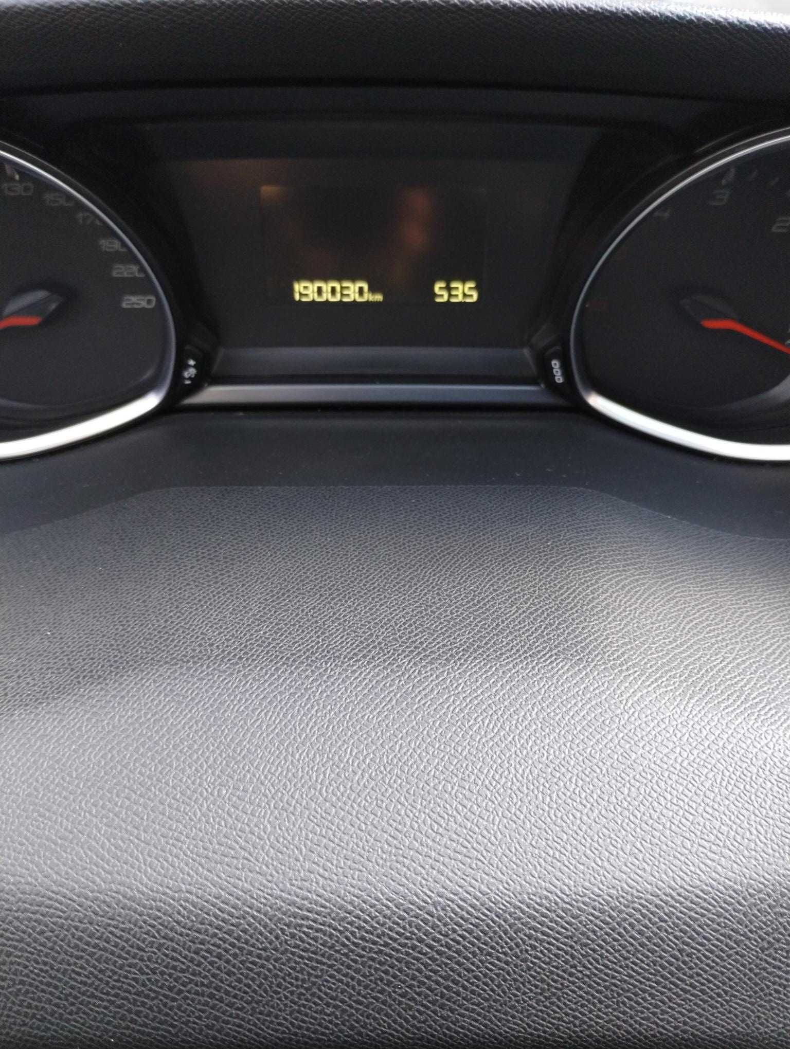 Peugeot 308 2015 1.6 eHDI 116CP 190000 Km 4,8L/100Km, stare excelenta