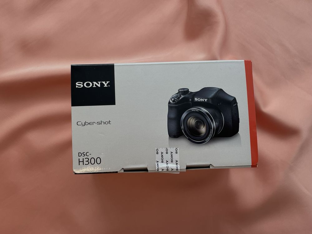 Фотоапарат Sony DSC-H300