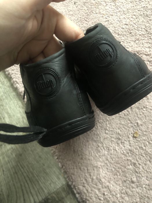 Ghete de baieti marimea 35 FitFlop de piele repellente