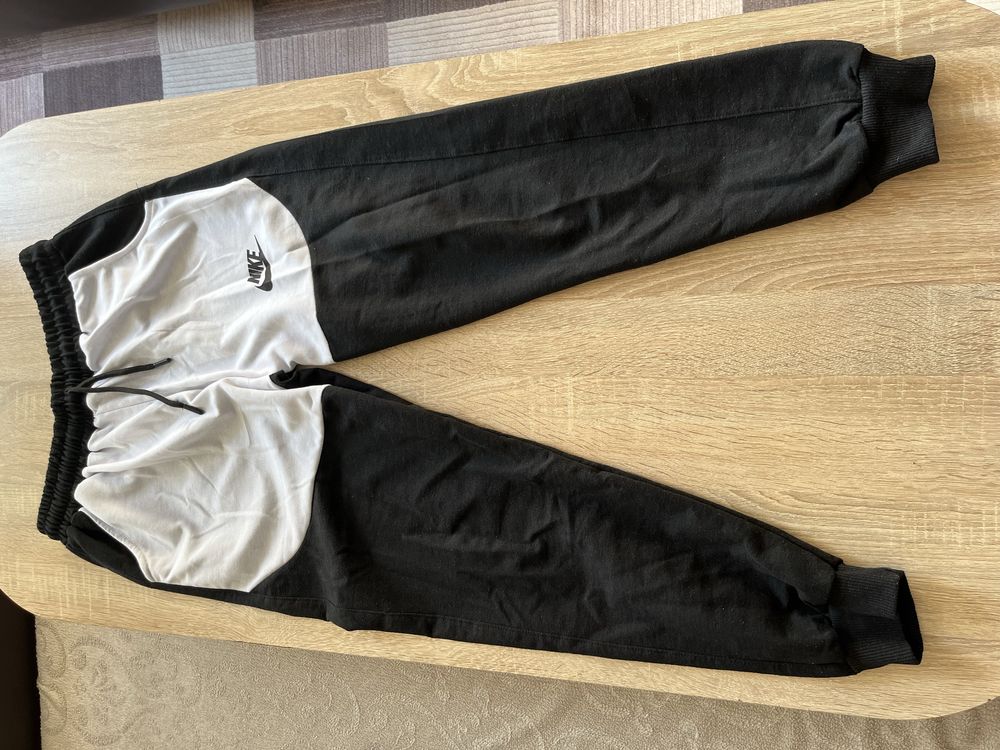 Чисто нов Екип на Nike