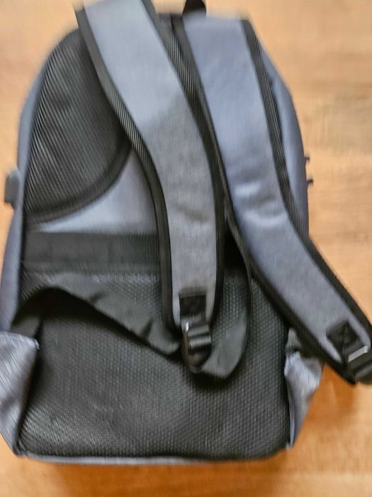 Rucsac laptop nou , impermeabil , cablu usb