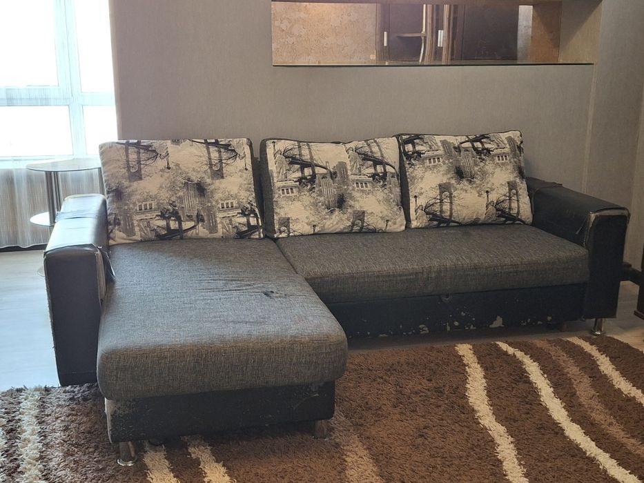 Отдам диван угловой