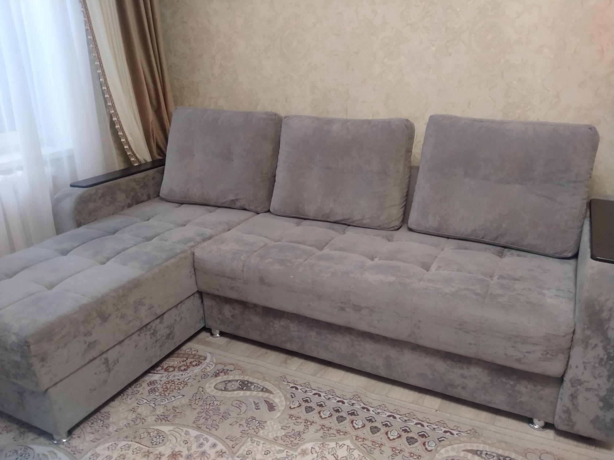 Продается диван угловой, раскладывается