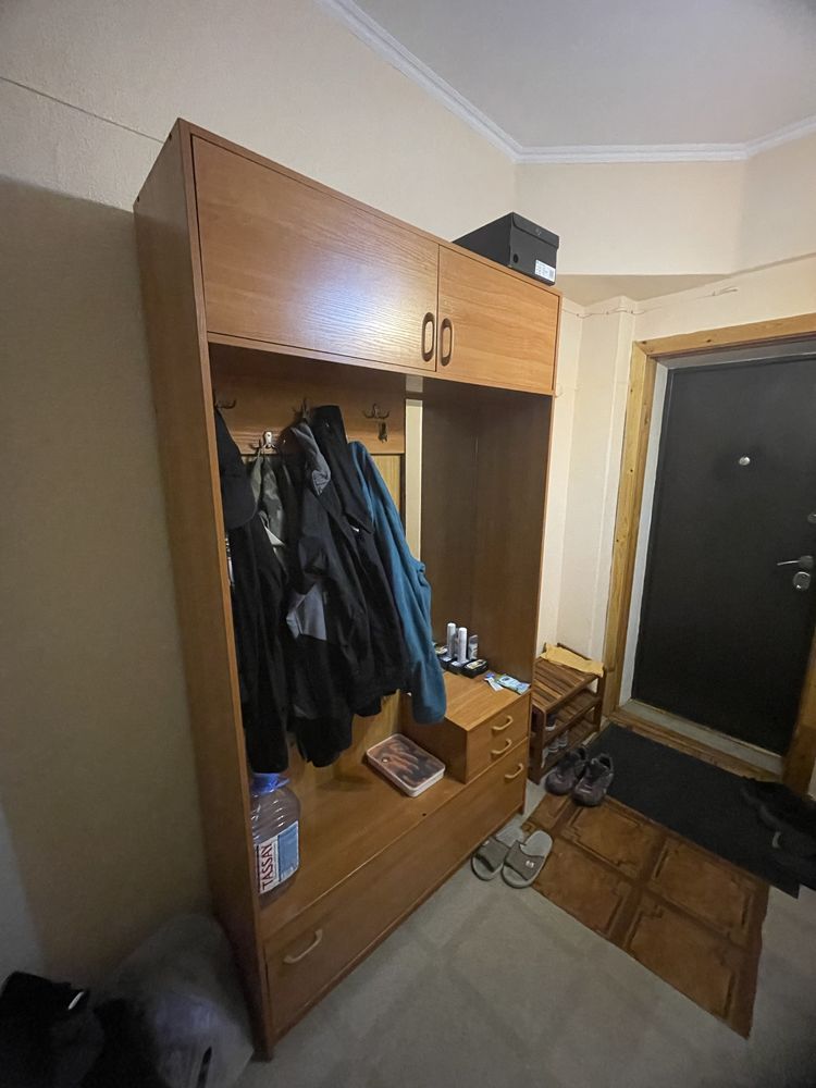 Шкаф в прихожей