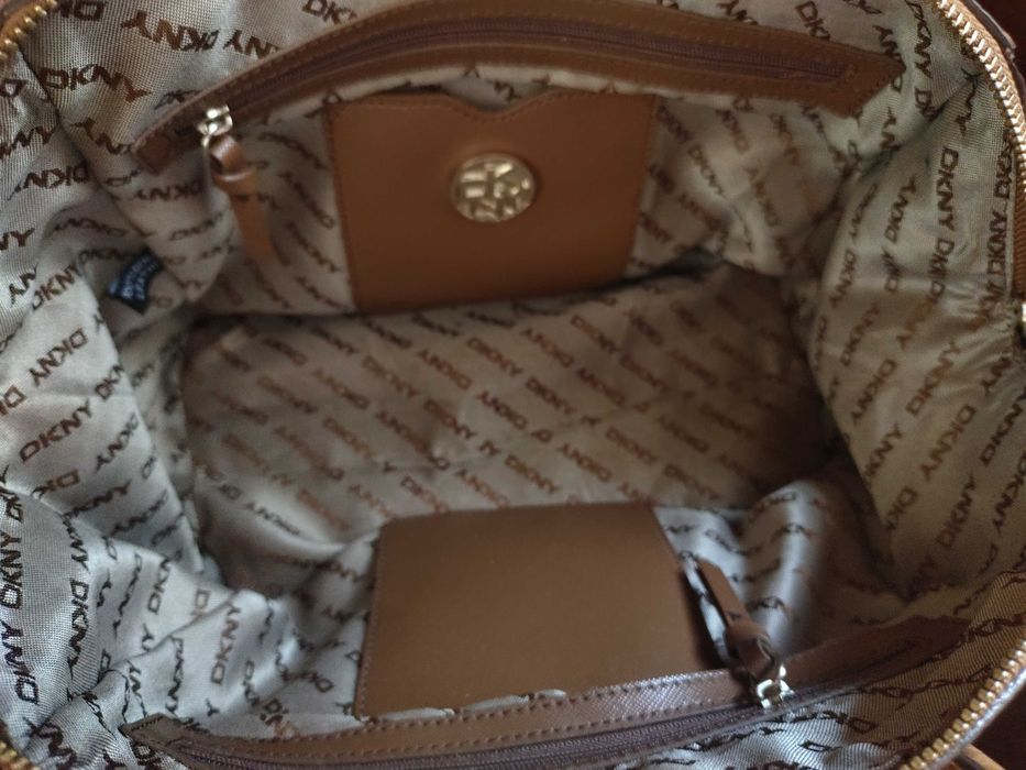 Кожен чанта DKNY