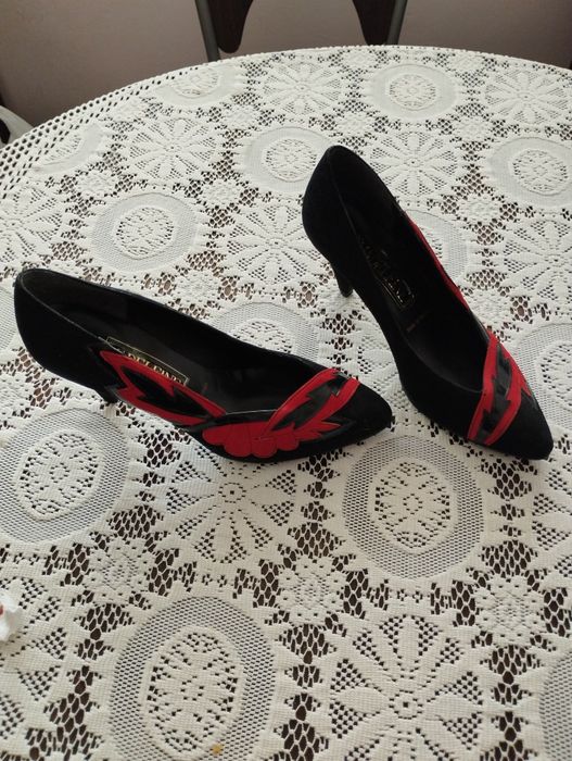 Чисто нови официални обувки