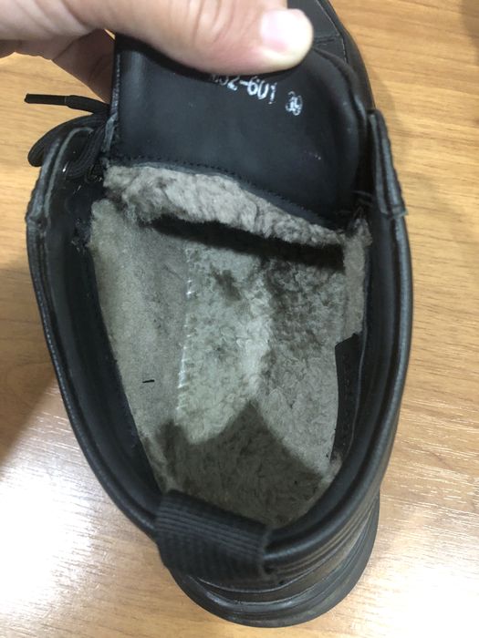 Продам ботинки на зиму 39 размер