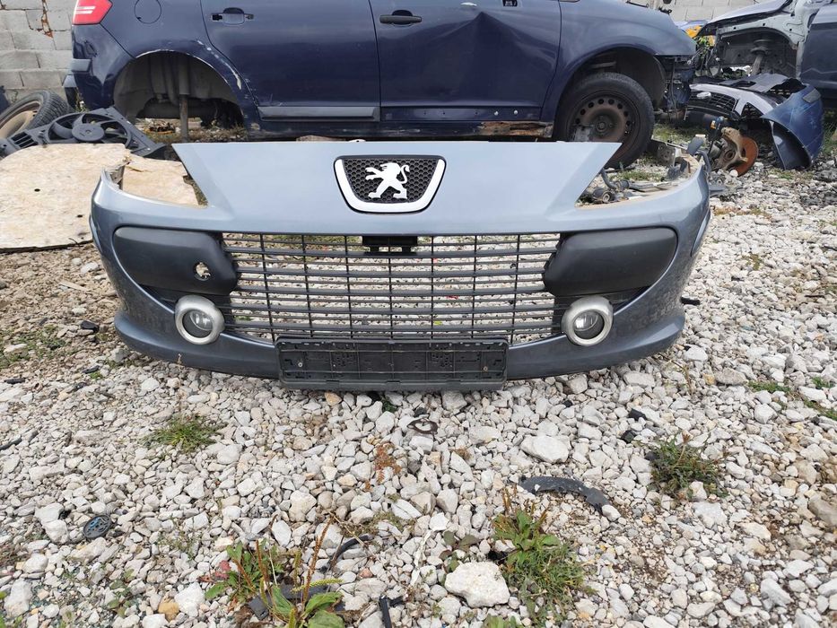 Предна броня Пежо 307 фейс Оборудвана