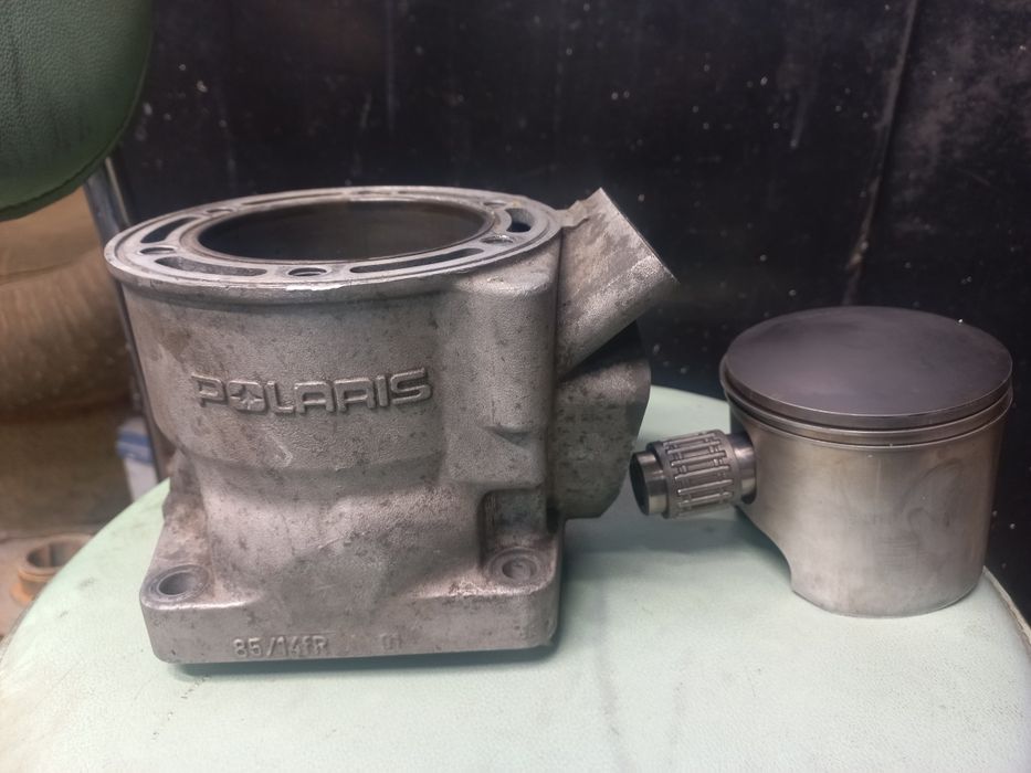 Polaris 800 цилиндр с поршнем