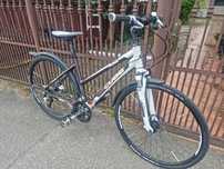 Bicicleta trekking / city Cube Cross cls