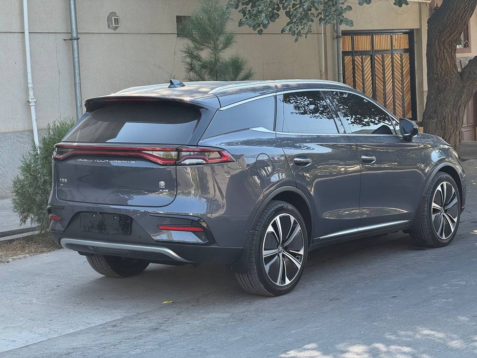 BYD TANG Dual motors