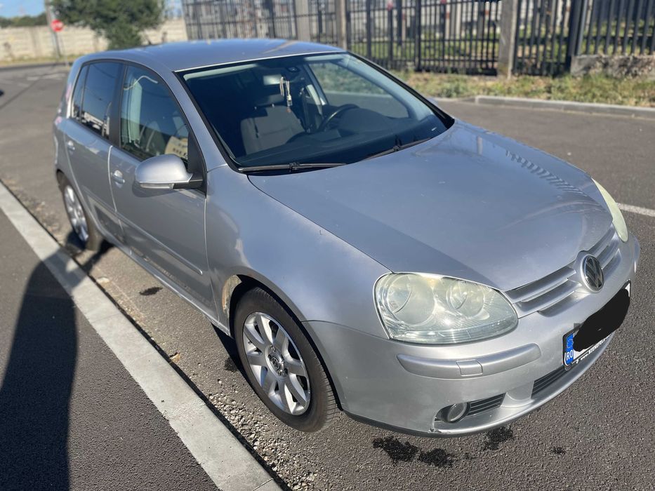 VW Golf 5 • 1.6 MPI • Benzină • 102 CP • 2005 • 226.000 km • Sibiu