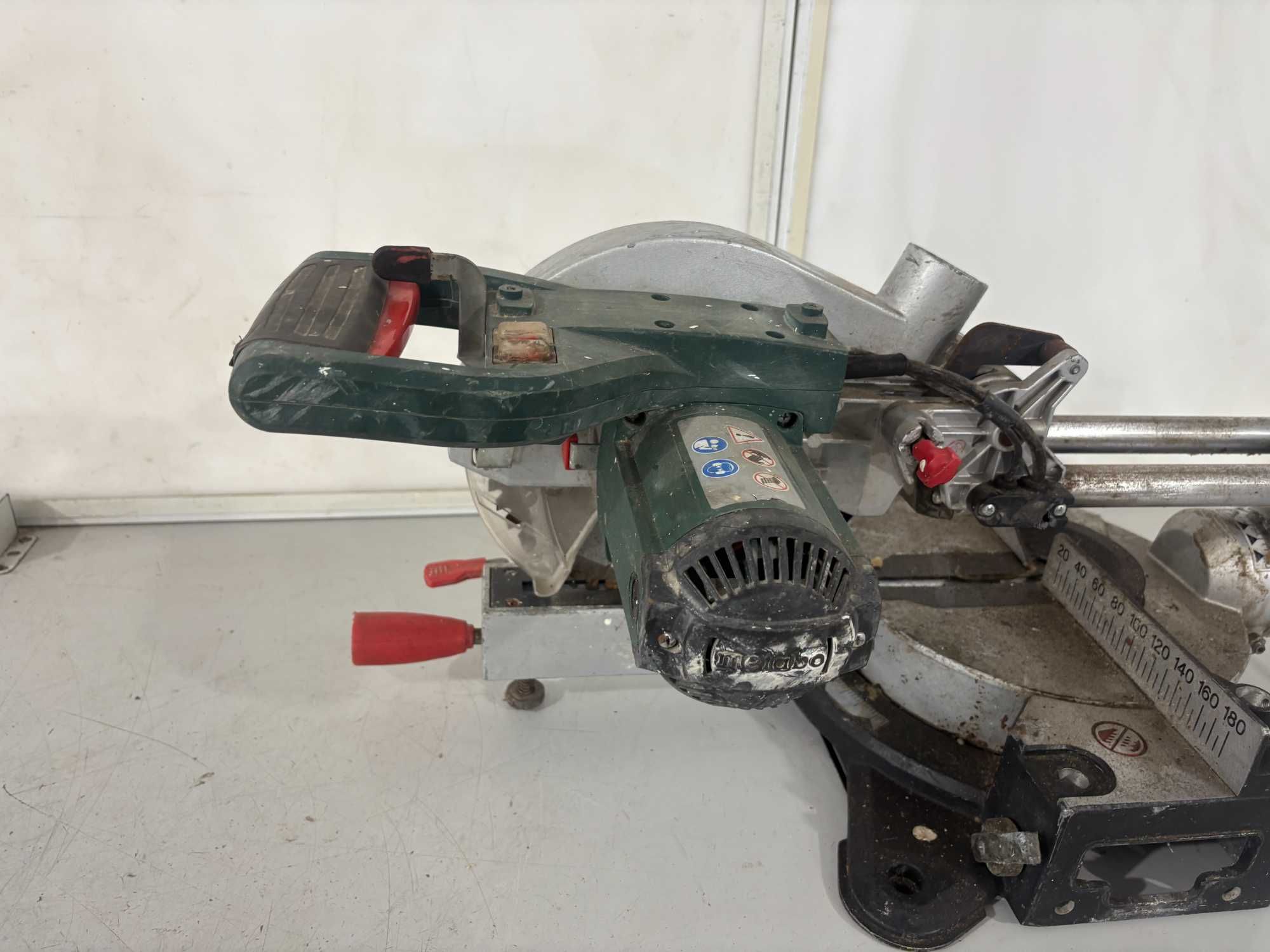 Циркуляр пендула - Metabo 1500 W / 210 mm