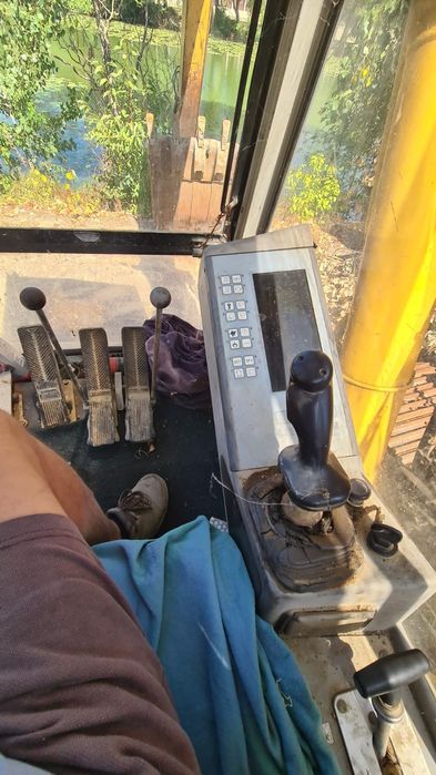 Excavator de vânzare