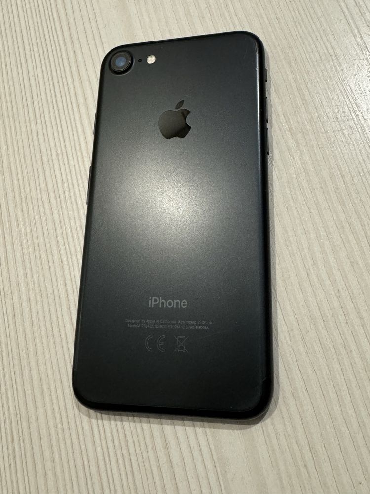 iPhone 7 black 32 Gb