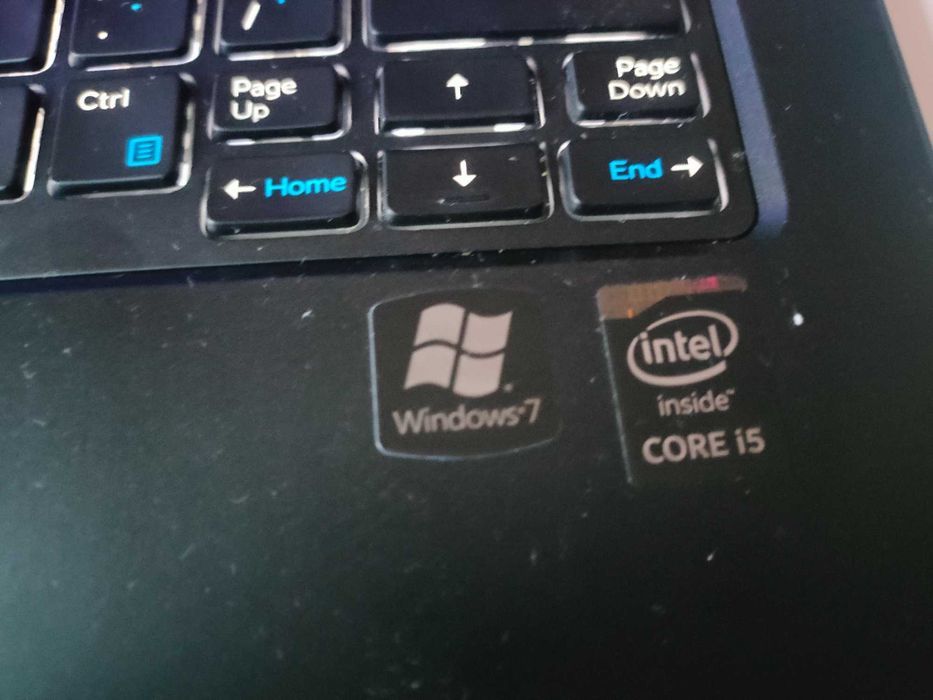Лаптоп dell latitude e7250 i5/ssd/4 гб здрава батерия