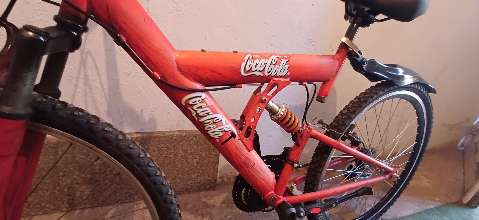 Vând bicicletă Ediție coca cola 2005 roti 26 inchi