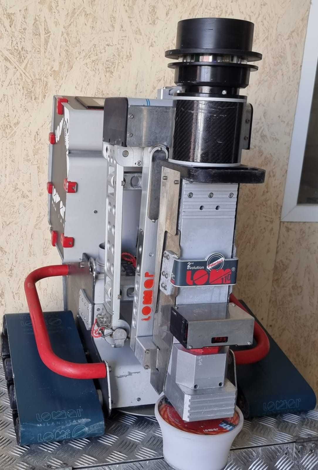 Robot sapa LOMAR110