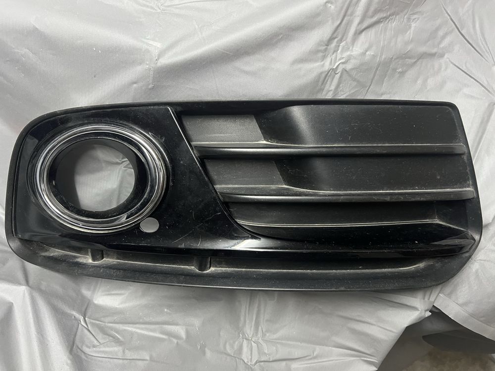 Решетка в предна броня за Audi Q5 S-line 2012-2017г. 8R0807682Q