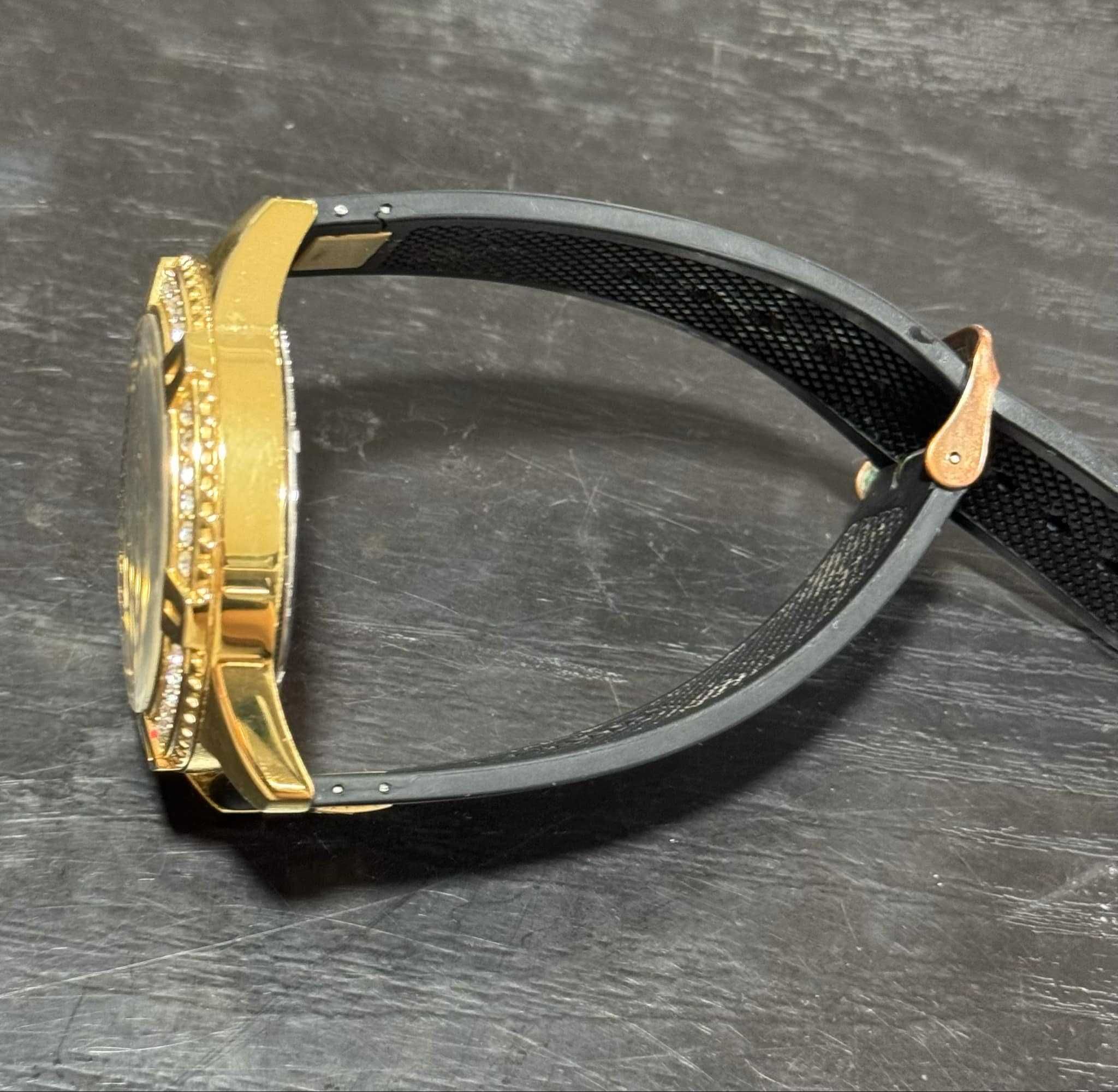 Часовник Guess W1132G1