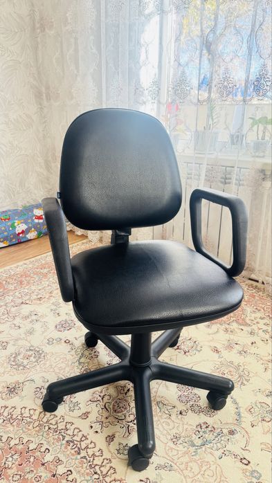 Продам офисный стул