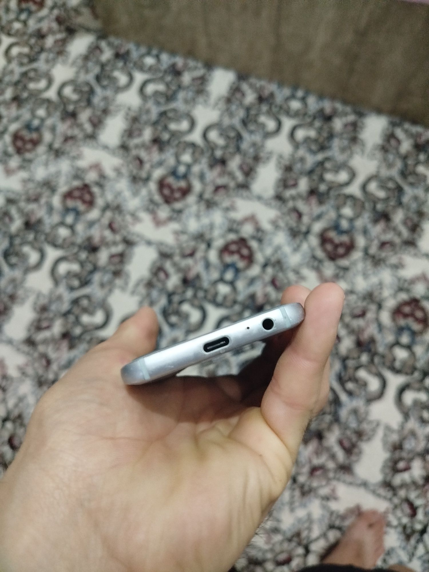 Telefon sotiladi A3 2017