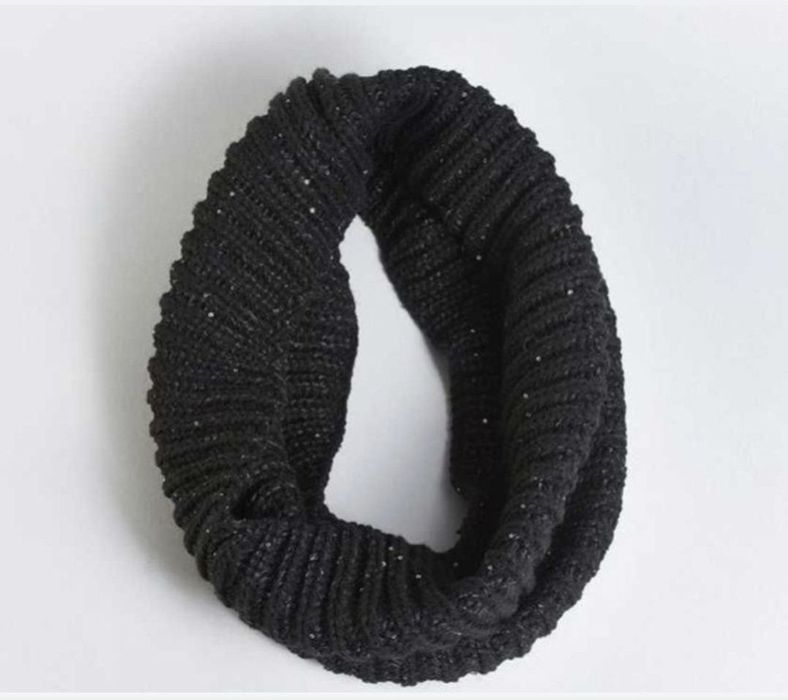 Fular cu fir metalic Reindeer Snood Avon