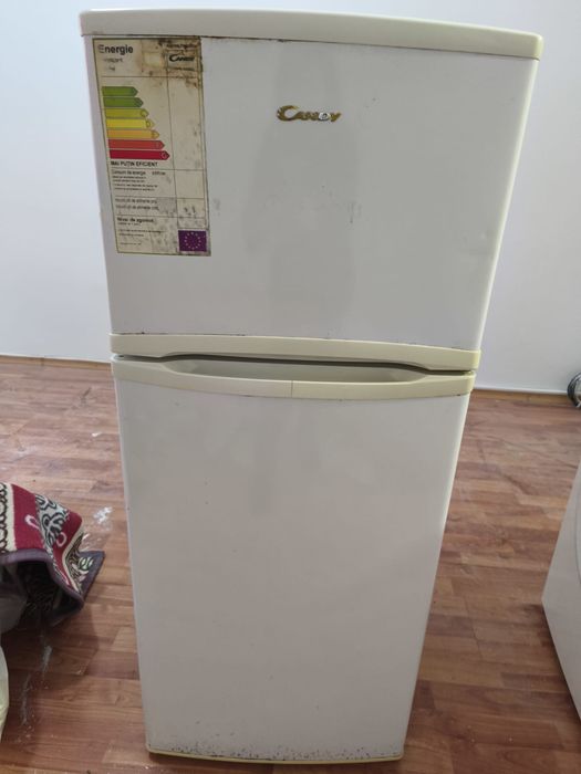 Frigider cu congelator in partea de sus