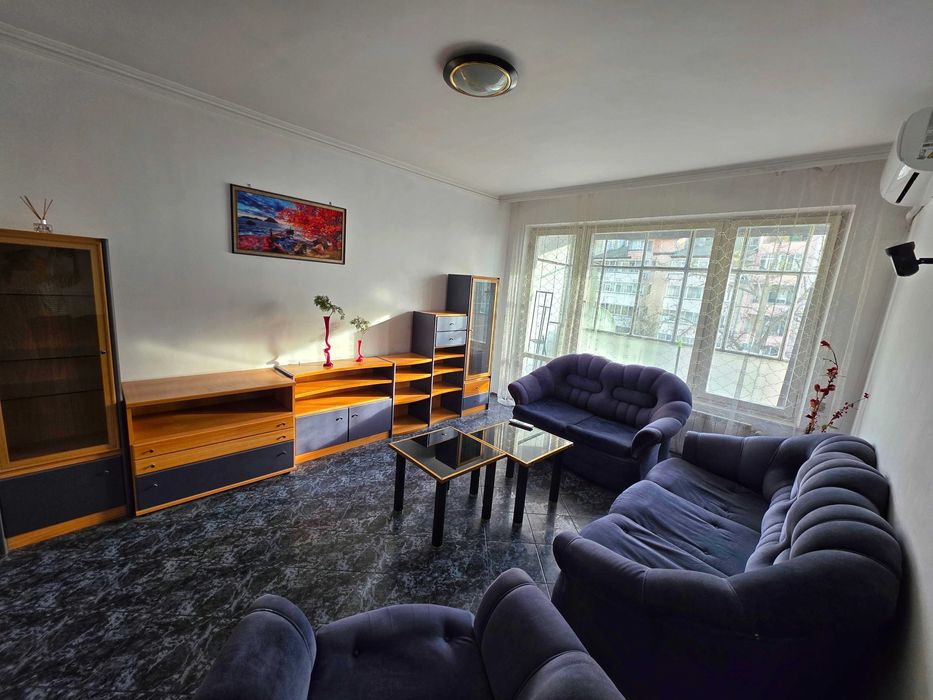 Собственик отдава четиристаен апартамент под наем