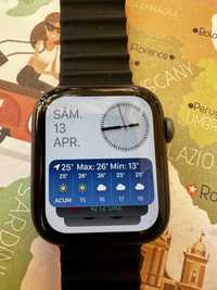 Apple Watch Seria 4 - 44 mm